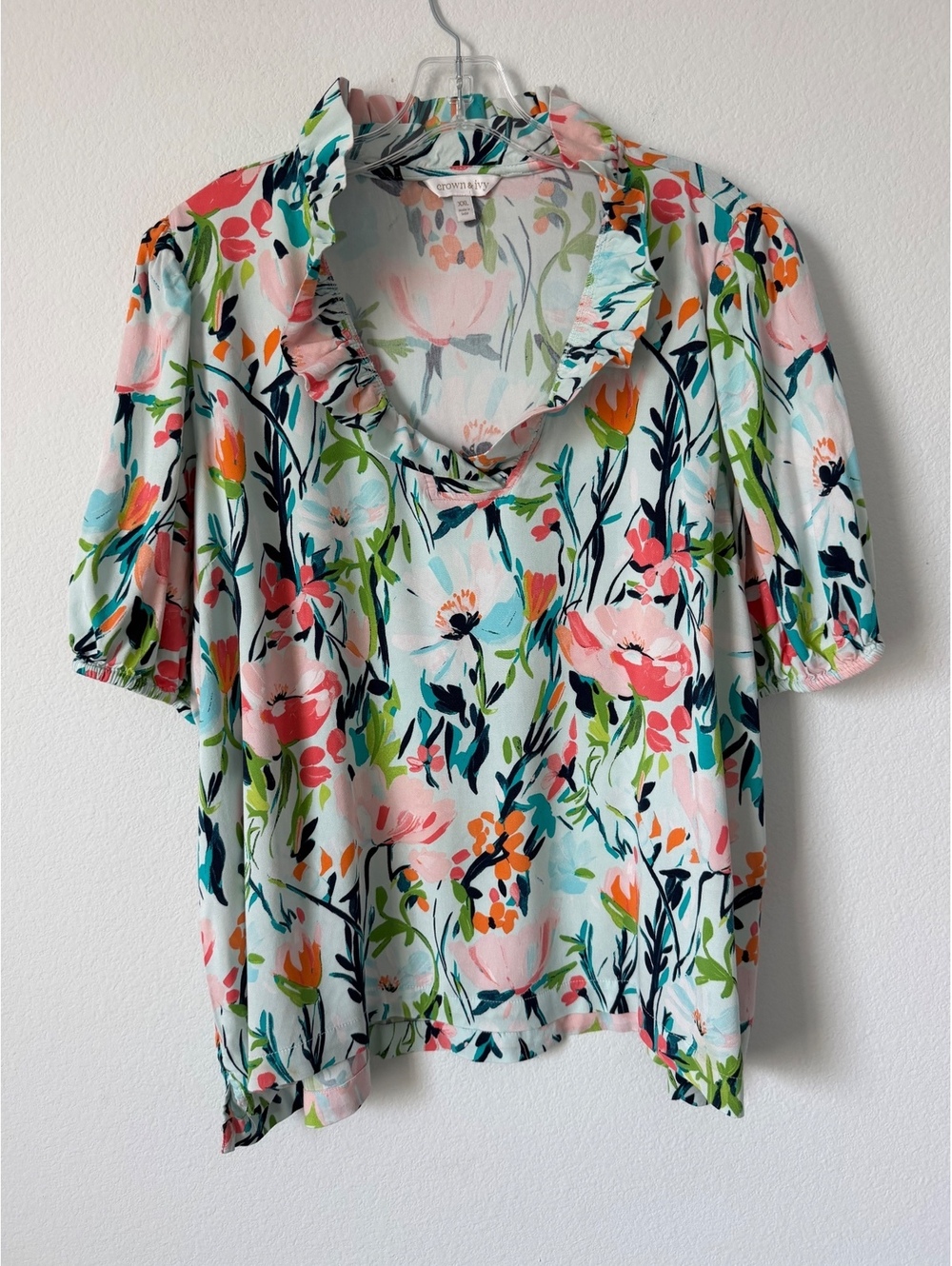 Crown & Ivy Short Sleeve Ruffled V-Neck Multicolor Floral Blouse Size XXL